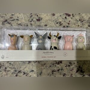 Hearth and Hand with Magnolia  peg pal set new in package set of 6